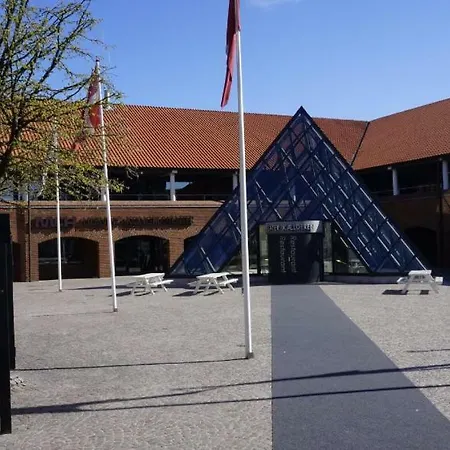 Lägenhet Special Offer,one Of Its Kind, Extremely Central In Herning, Danish Hosts, Extremely Clean, Very Quiet Street But A Stonethrough From Bars & Restaurants *