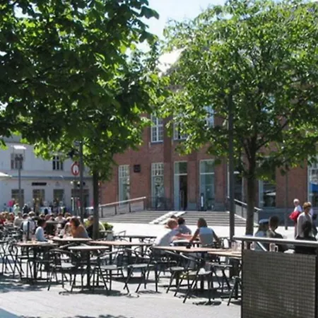 Lägenhet Special Offer,one Of Its Kind, Extremely Central In Herning, Danish Hosts, Extremely Clean, Very Quiet Street But A Stonethrough From Bars & Restaurants *